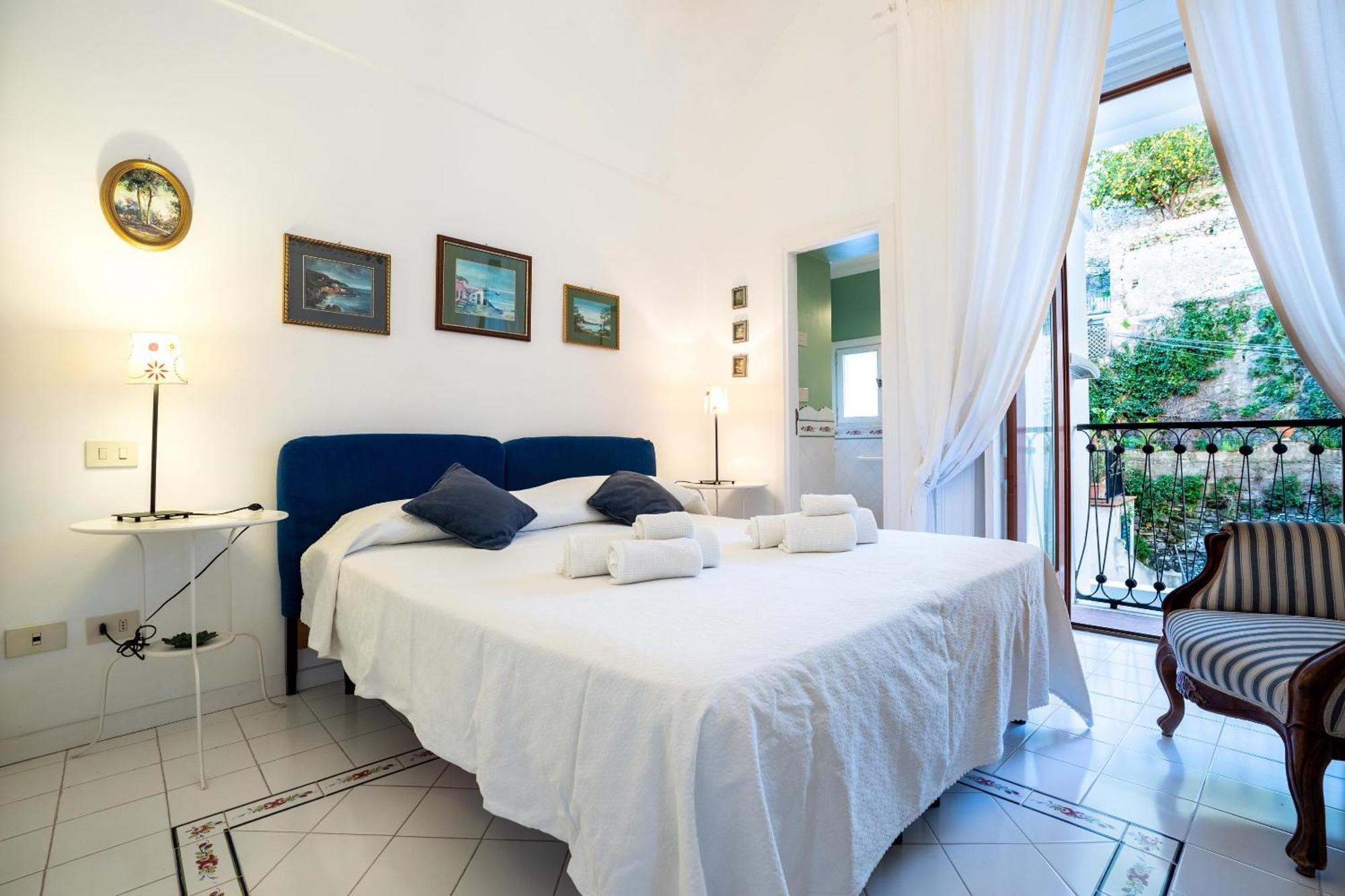 Stefania Flat - Amalfi Center Apartment Bagian luar foto