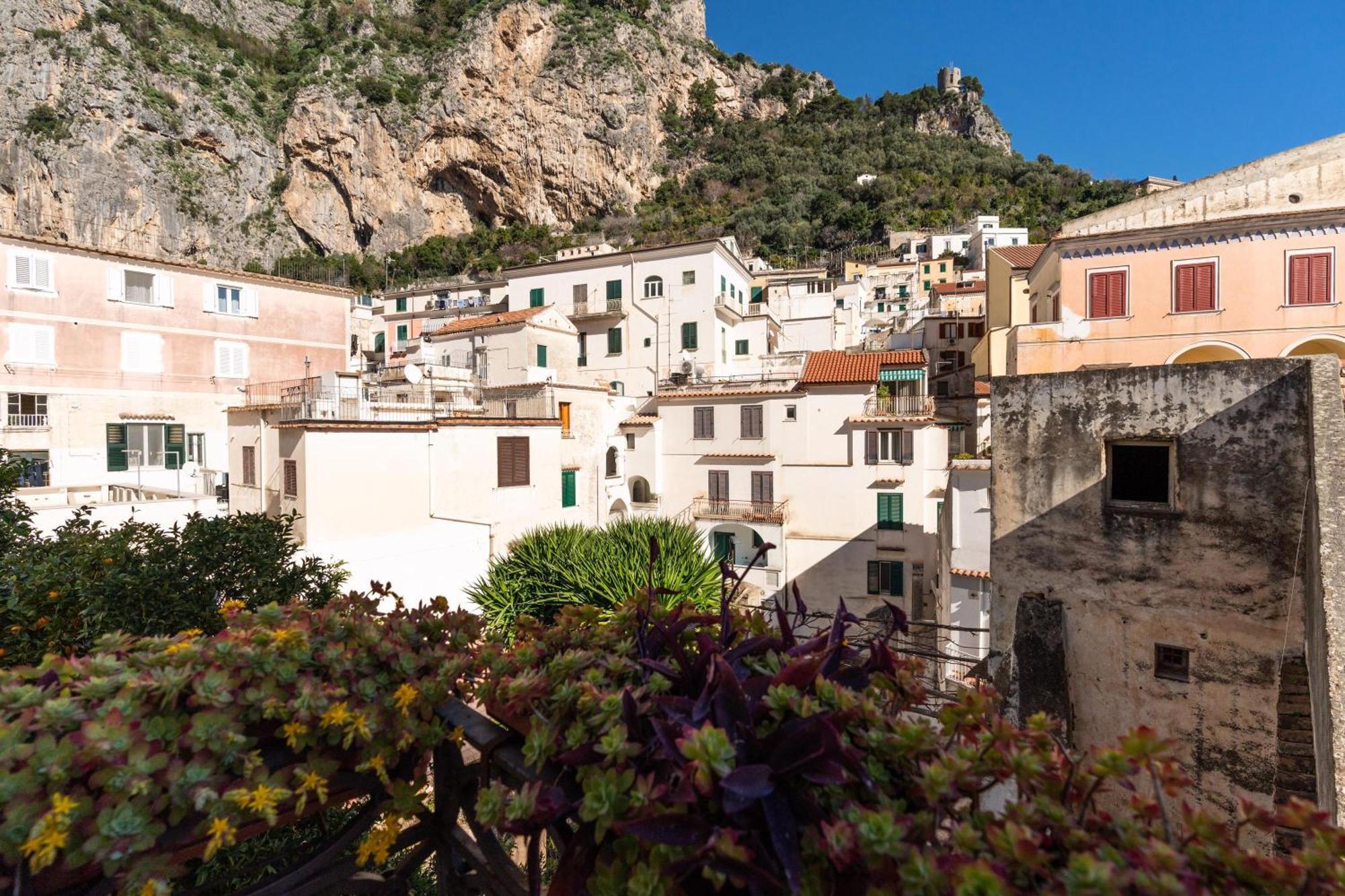 Stefania Flat - Amalfi Center Apartment Bagian luar foto